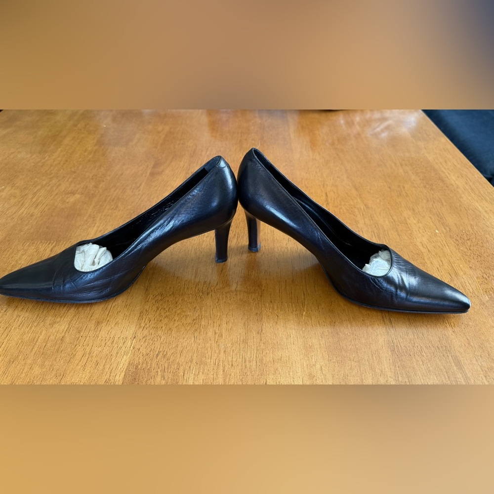 Vintage Christian Dior Women's Black Leather Pointed-Toe Pumps - Picture 7 of 8